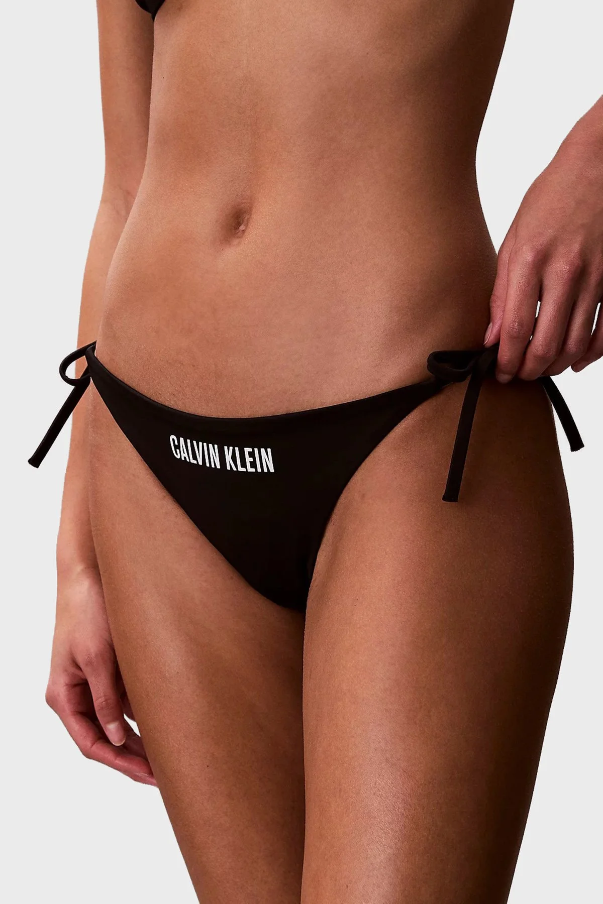 Calvin Klein Logolu Bağlamalı LV00Q61220UB1 Kadın Bikini Altı LV00Q61220 UB1 SİYAH - 1