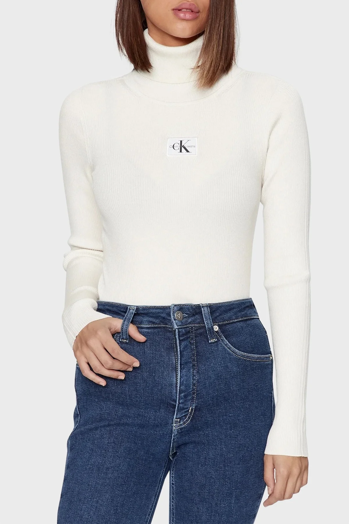Calvin Klein Logolu Balıkçı Yaka Dar Kesim J20J221688YBI Bayan Kazak J20J221688 YBI BEYAZ - 1