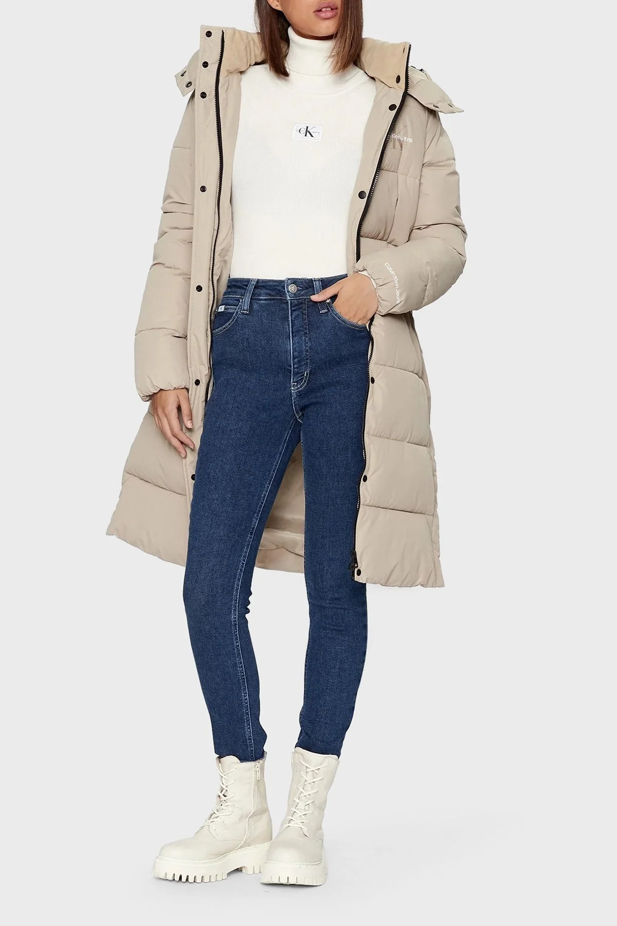 Calvin Klein Logolu Balıkçı Yaka Dar Kesim J20J221688YBI Bayan Kazak J20J221688 YBI BEYAZ - 2