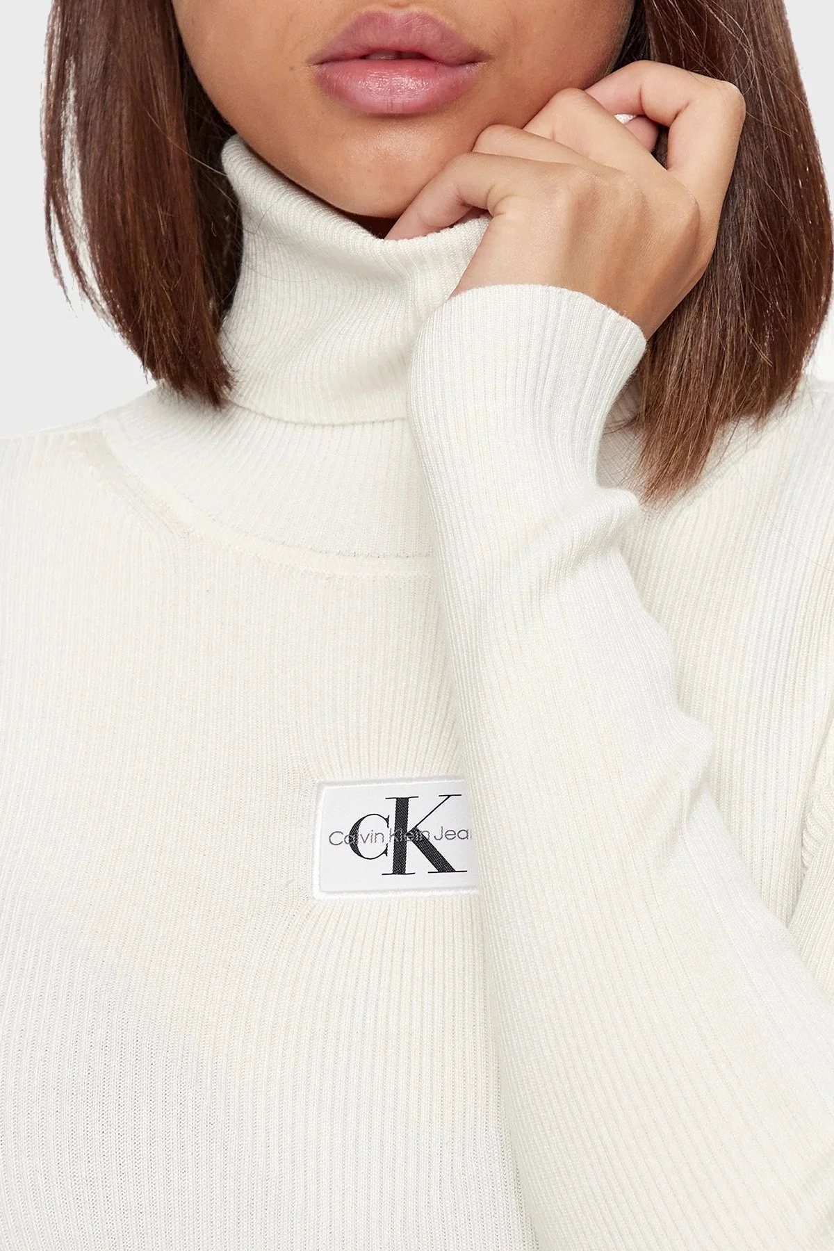 Calvin Klein Logolu Balıkçı Yaka Dar Kesim J20J221688YBI Bayan Kazak J20J221688 YBI BEYAZ - 4