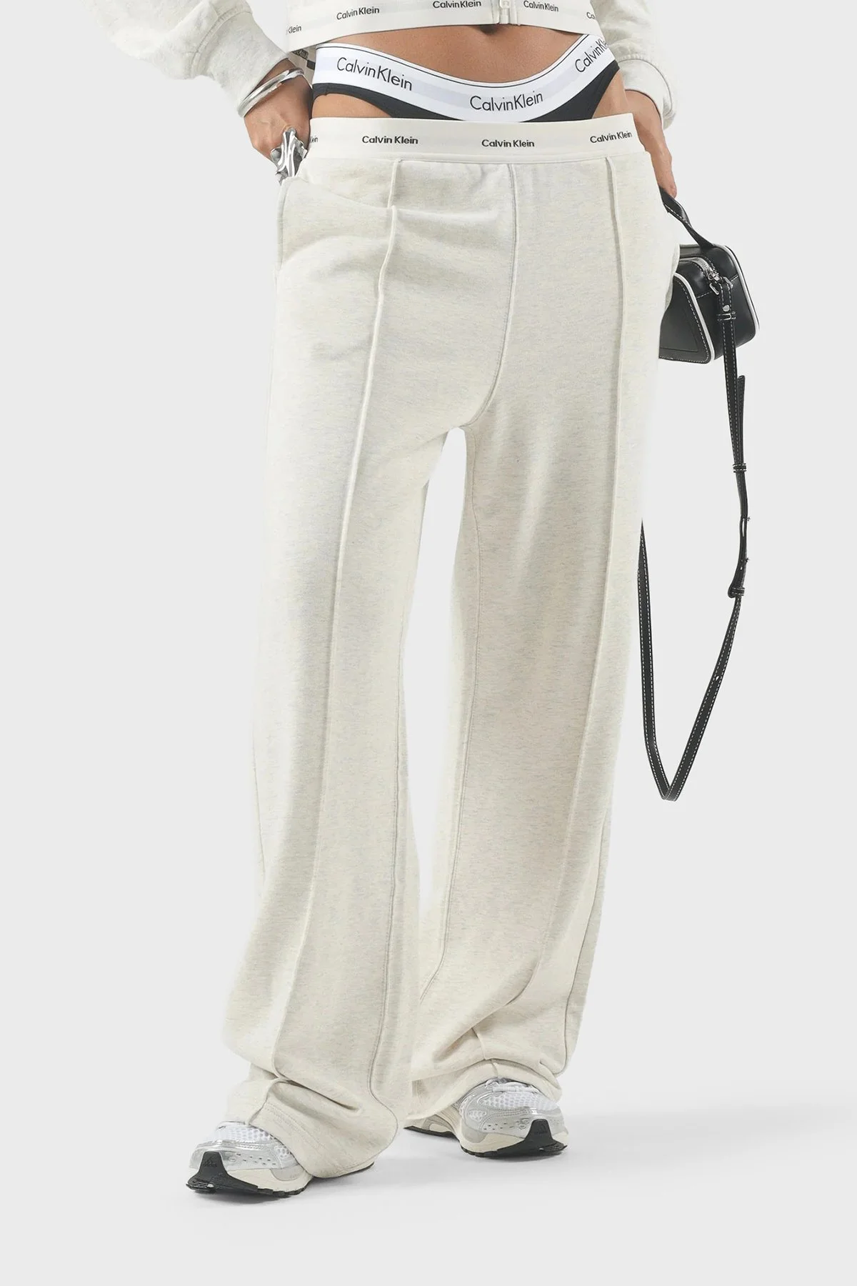 Calvin Klein Logolu Bel Detaylı Geniş Paça LV047G253GP4P Kadın Pantolon LV047G253G P4P BEJ - 1