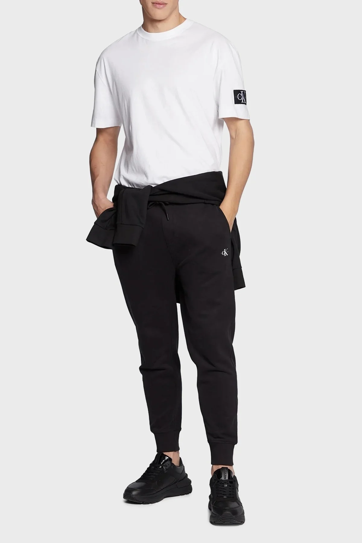 Calvin Klein Logolu Belden Bağlamalı Cepli % 100 Pamuk Jogger J30J322484BEH Erkek Pantolon J30J322484 BEH SİYAH - 1