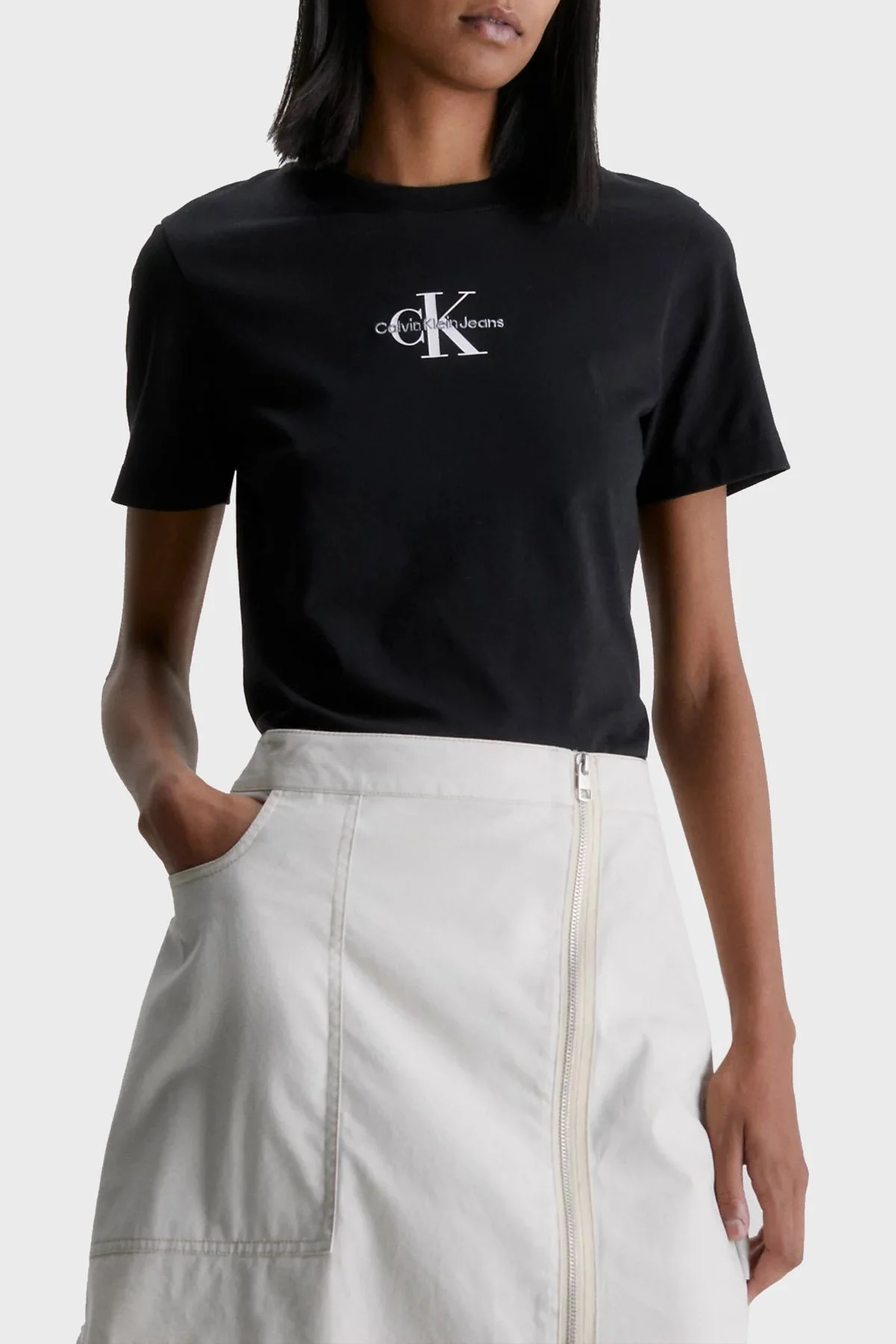 Calvin Klein Logolu Bisiklet Yaka % 100 Pamuk Regular Fit J20J221426BEH Bayan T Shirt J20J221426 BEH SİYAH - 1