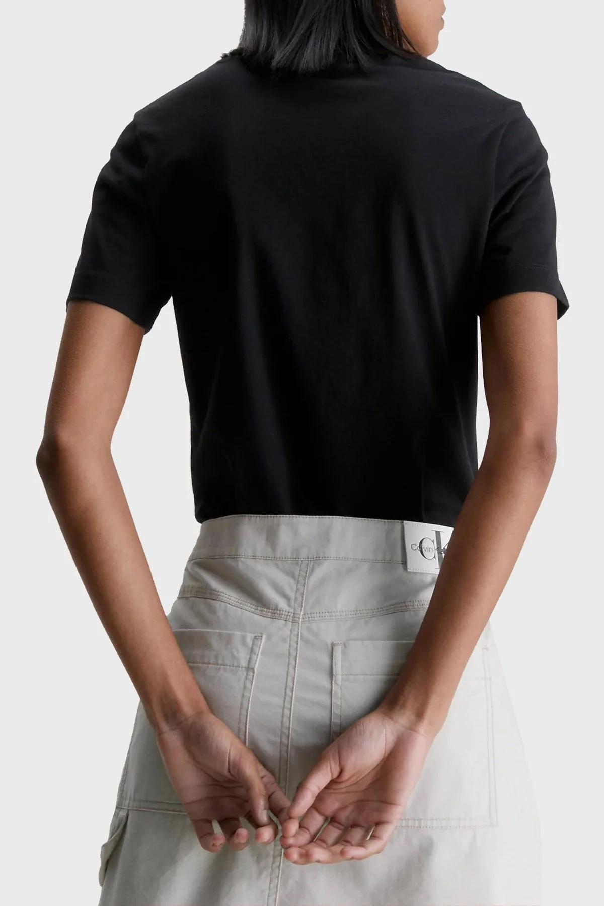Calvin Klein Logolu Bisiklet Yaka % 100 Pamuk Regular Fit J20J221426BEH Bayan T Shirt J20J221426 BEH SİYAH - 2