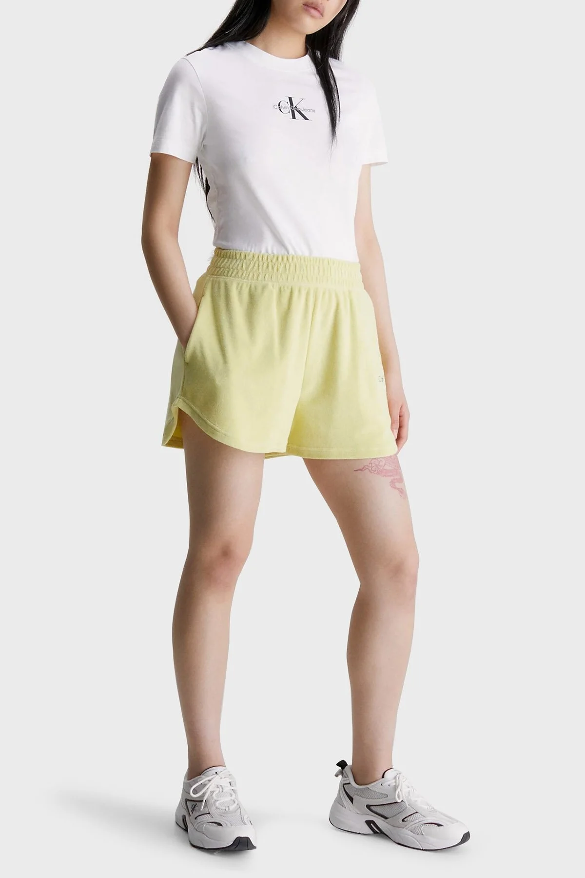 Calvin Klein Logolu Bisiklet Yaka % 100 Pamuk Regular Fit J20J221426YAF Bayan T Shirt J20J221426 YAF BEYAZ - 3