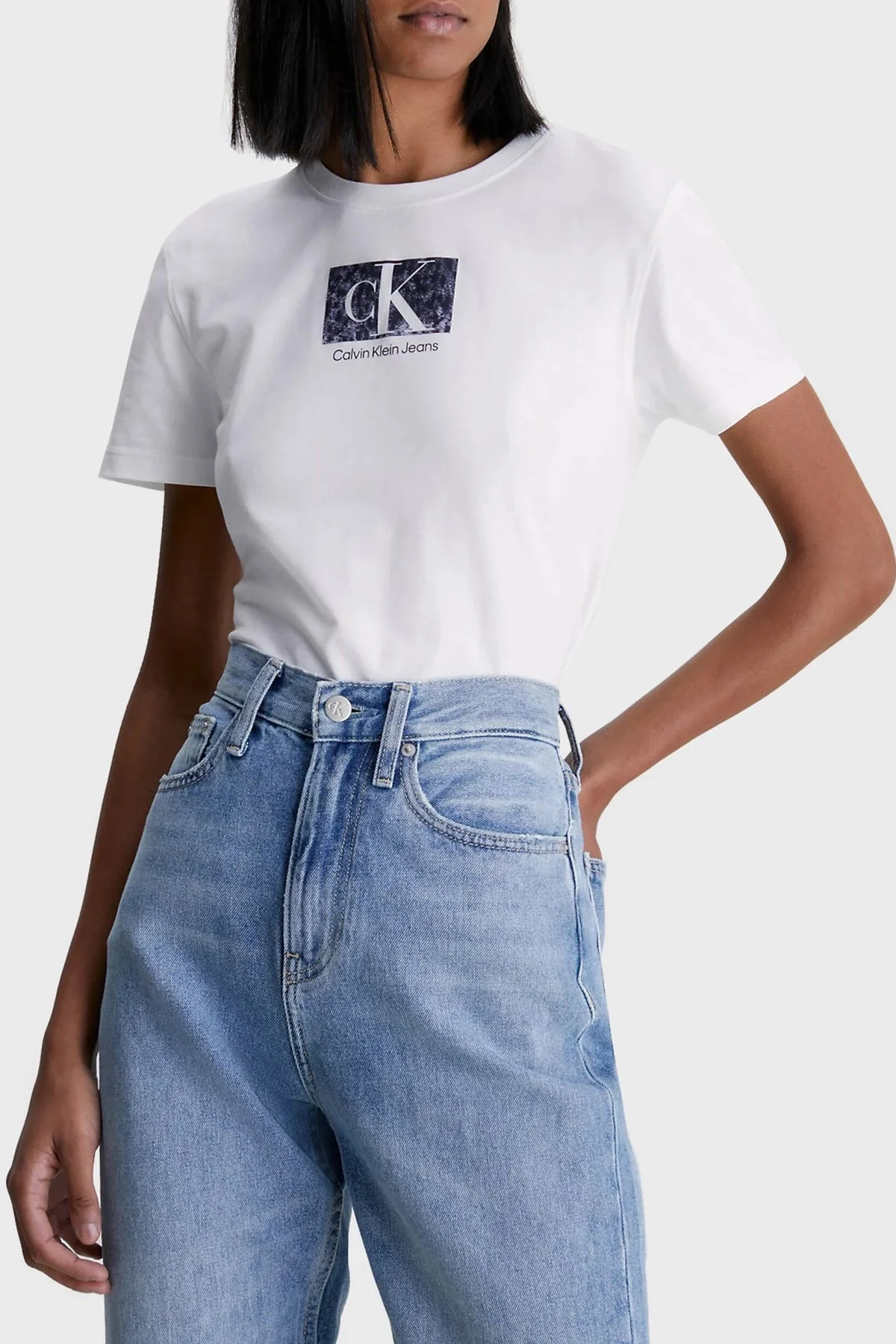 Calvin Klein Logolu Bisiklet Yaka % 100 Pamuk Regular Fit J20J221631YAF Bayan T Shirt J20J221631 YAF BEYAZ - 1