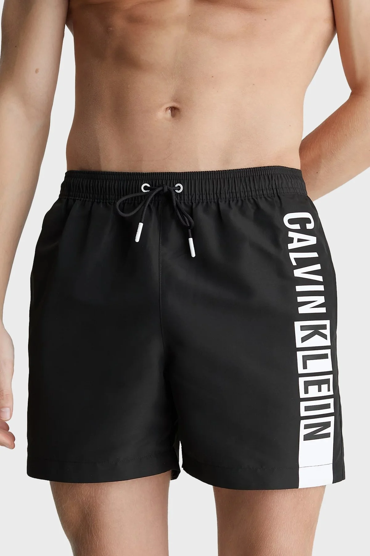 Calvin Klein Logolu Cepli Deniz Şortu Belden Bağlamalı KM0KM00991BEH Erkek Mayo Short KM0KM00991 BEH SİYAH - 1