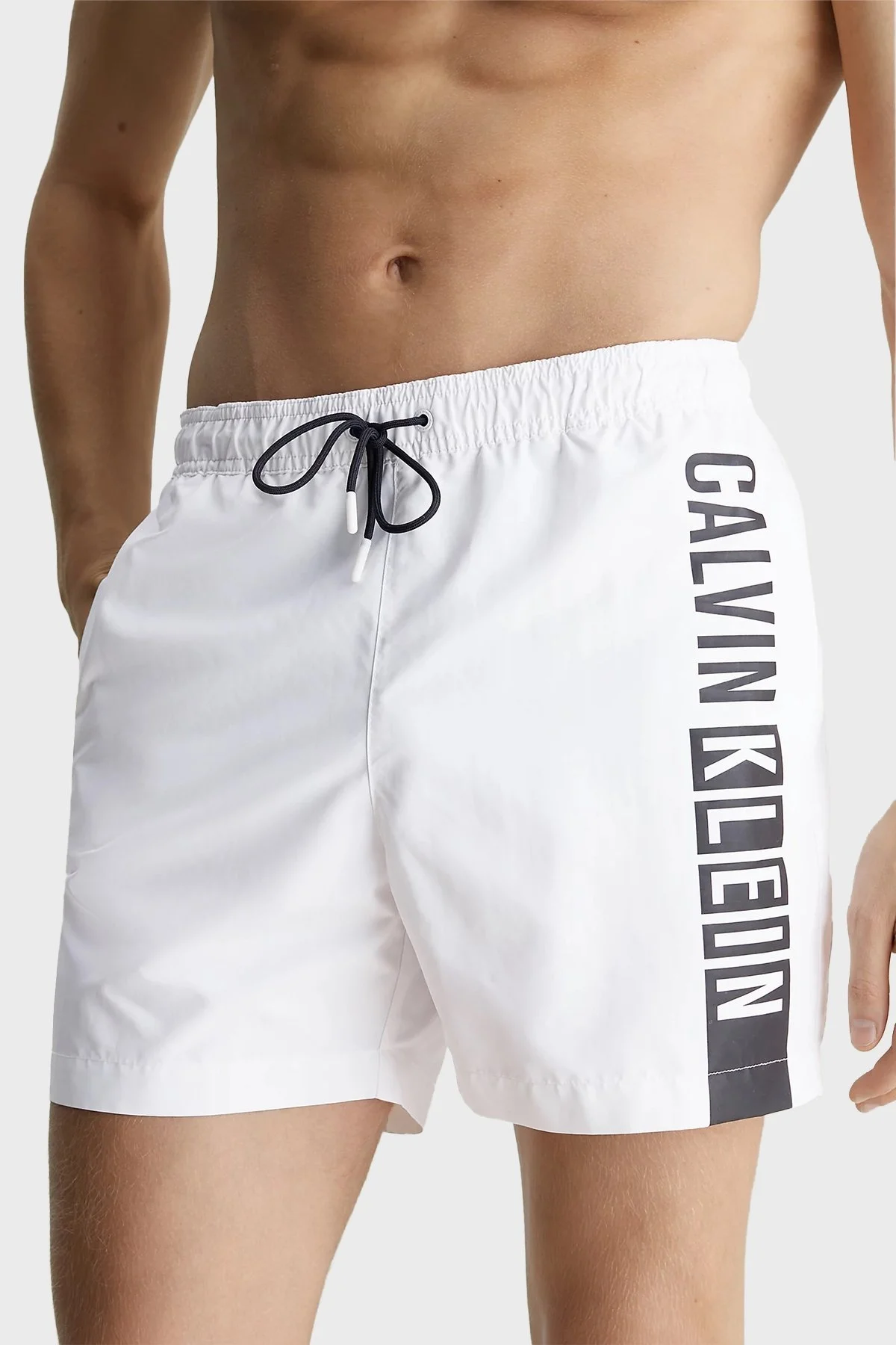 Calvin Klein Logolu Cepli Deniz Şortu Belden Bağlamalı KM0KM00991YCD Erkek Mayo Short KM0KM00991 YCD BEYAZ - 1