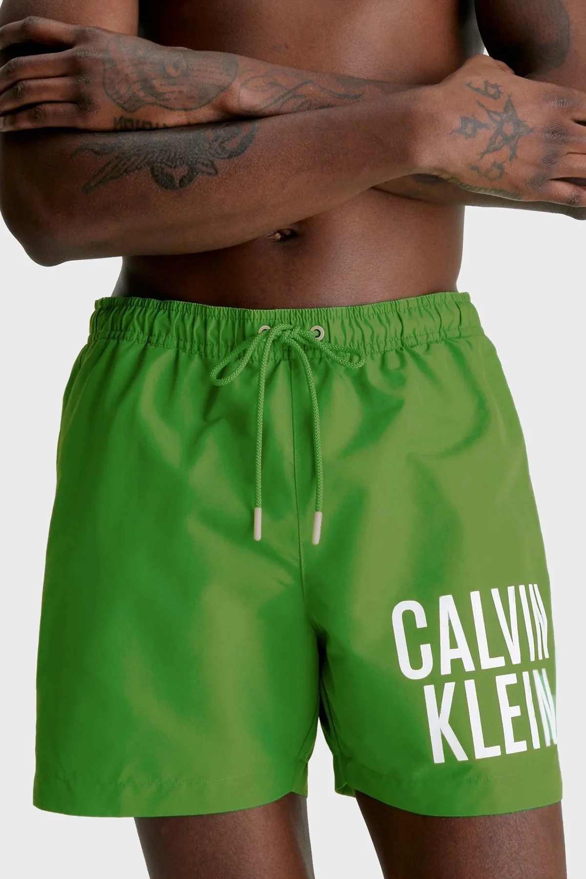 Calvin Klein Logolu Cepli KM0KM00794LXK Erkek Mayo Short KM0KM00794 LXK YEŞİL - 1