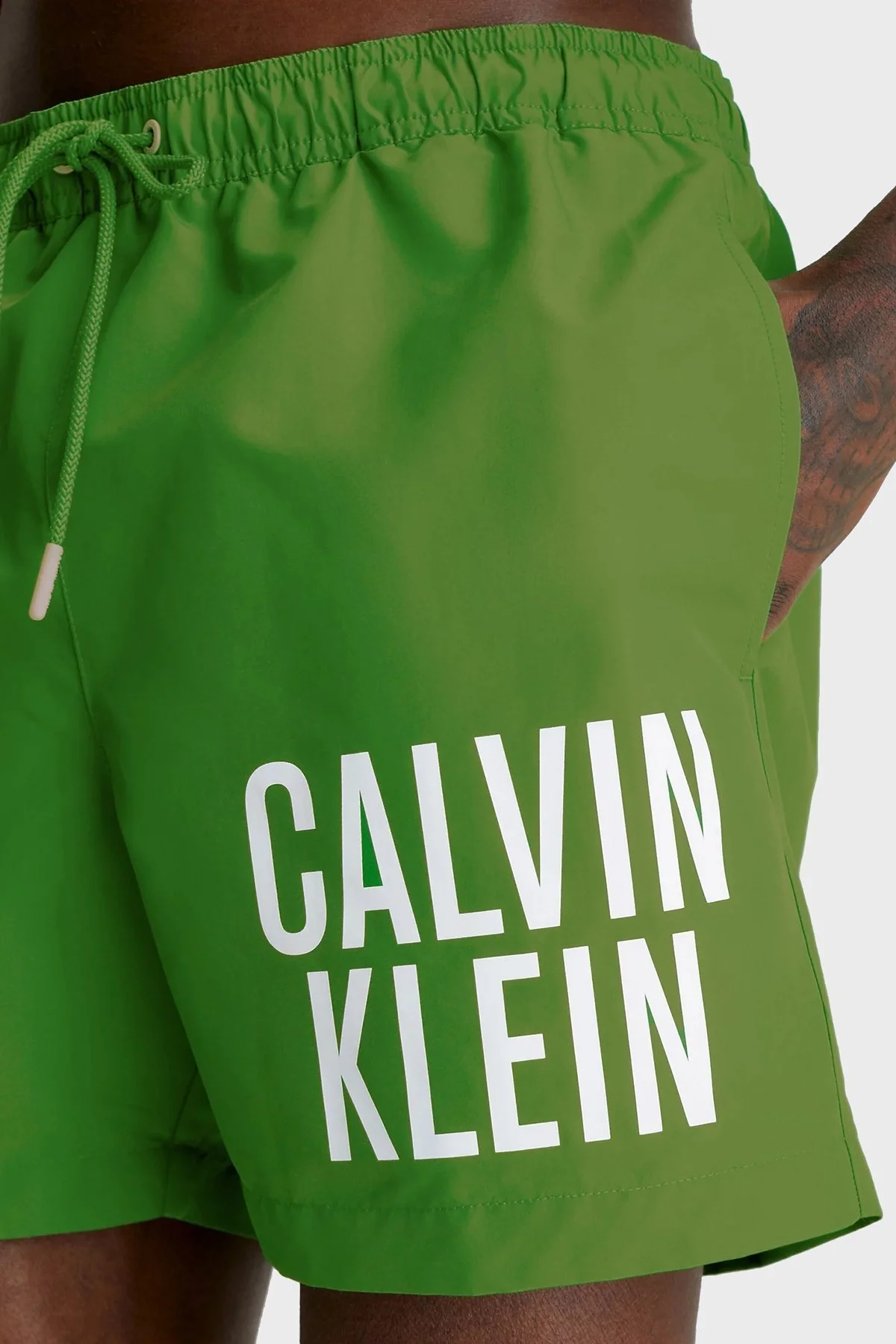 Calvin Klein Logolu Cepli KM0KM00794LXK Erkek Mayo Short KM0KM00794 LXK YEŞİL - 4