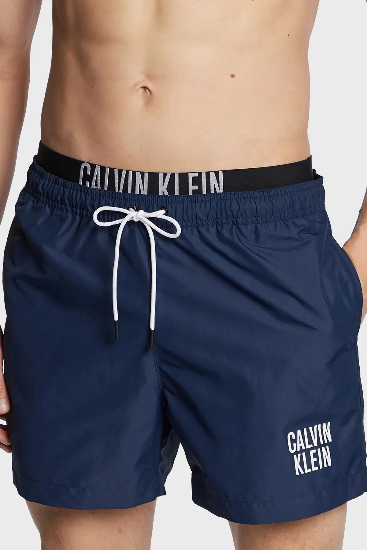Calvin Klein Logolu Cepli KM0KM00798DCA Erkek Mayo Short KM0KM00798 DCA LACİVERT - 1