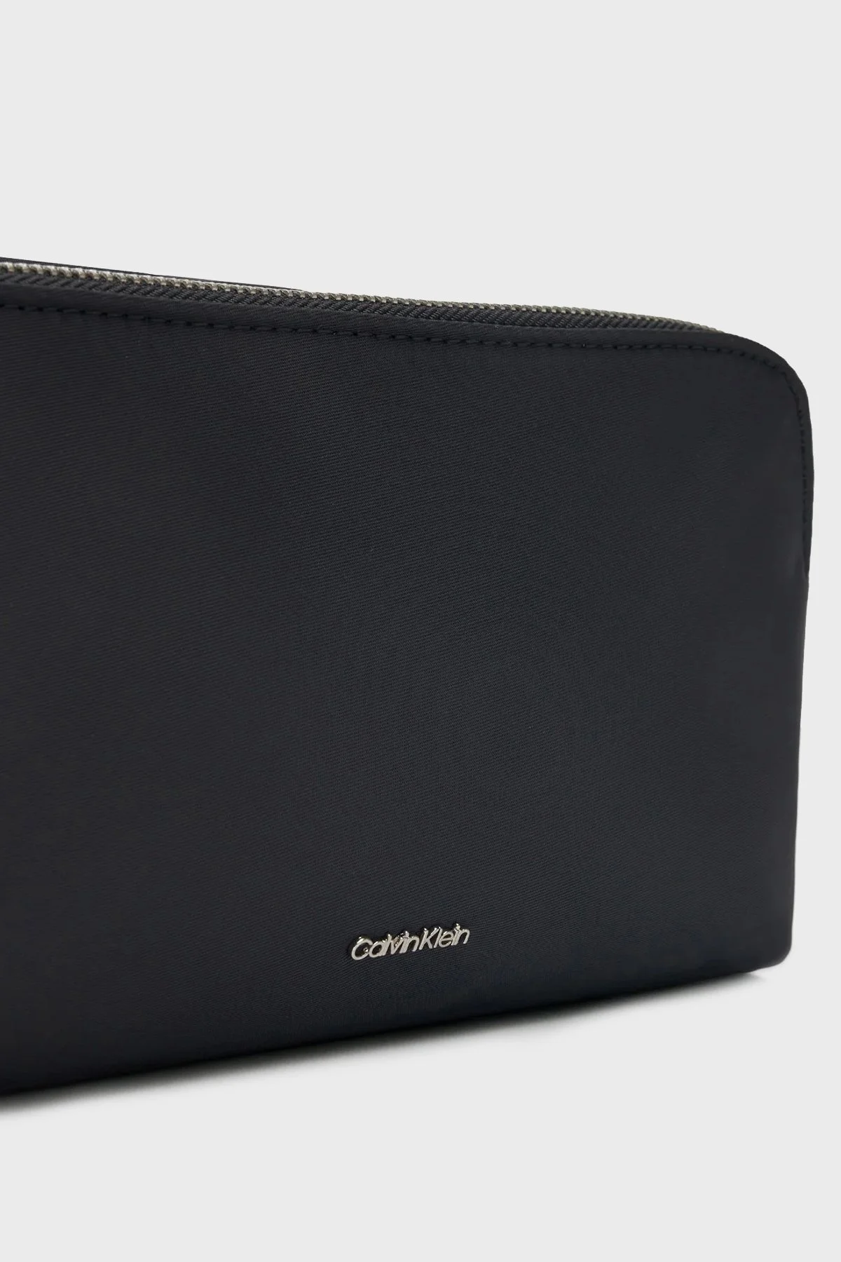 Calvin Klein Logolu Çift Fermuarlı K50K512952BEH Erkek Çanta K50K512952 BEH SİYAH - 4