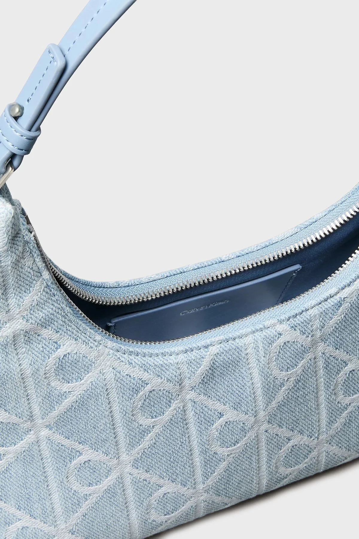 Calvin Klein Logolu Çıkarılabilir Askılı Denim LV04F3431GYBZ Bayan Çanta LV04F3431G YBZ AÇIK MAVİ - 4