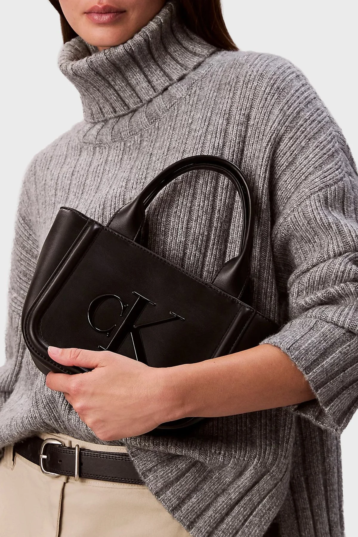 Calvin Klein Logolu Çıkarılabilir Askılı LV04F3219GUB1 Bayan Çanta LV04F3219G UB1 SİYAH - 2