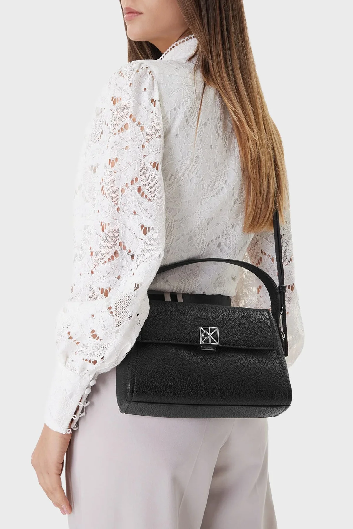 Calvin Klein Logolu Çıkarılabilir Askılı LV04F3425GUB1 Bayan Çanta LV04F3425G UB1 SİYAH - 2