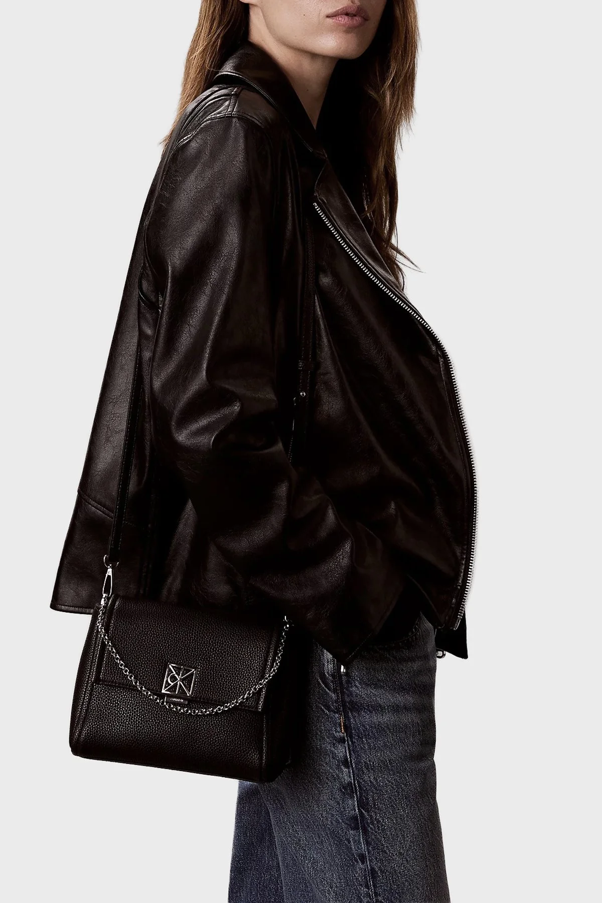 Calvin Klein Logolu Çıkarılabilir Askılı LV04F3511GUB1 Kadın Çanta LV04F3511G UB1 SİYAH - 2