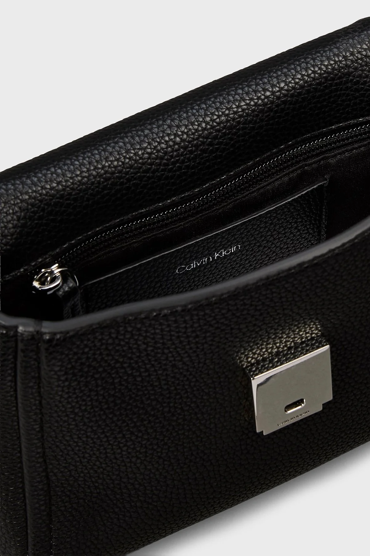 Calvin Klein Logolu Çıkarılabilir Askılı LV04F3511GUB1 Kadın Çanta LV04F3511G UB1 SİYAH - 5