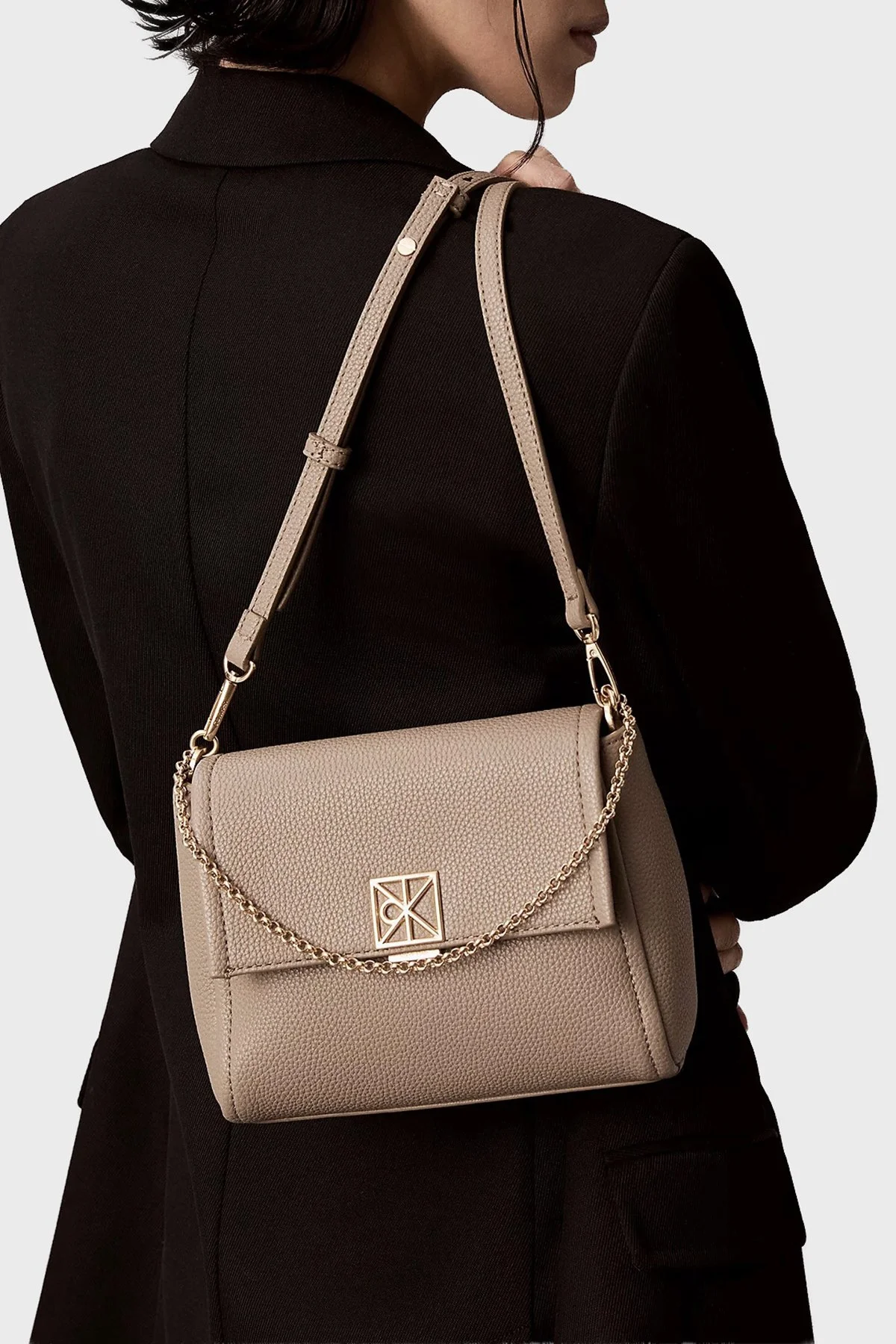 Calvin Klein Logolu Çıkarılabilir Askılı LV04F3511GVFU Kadın Çanta LV04F3511G VFU TOPRAK - 2