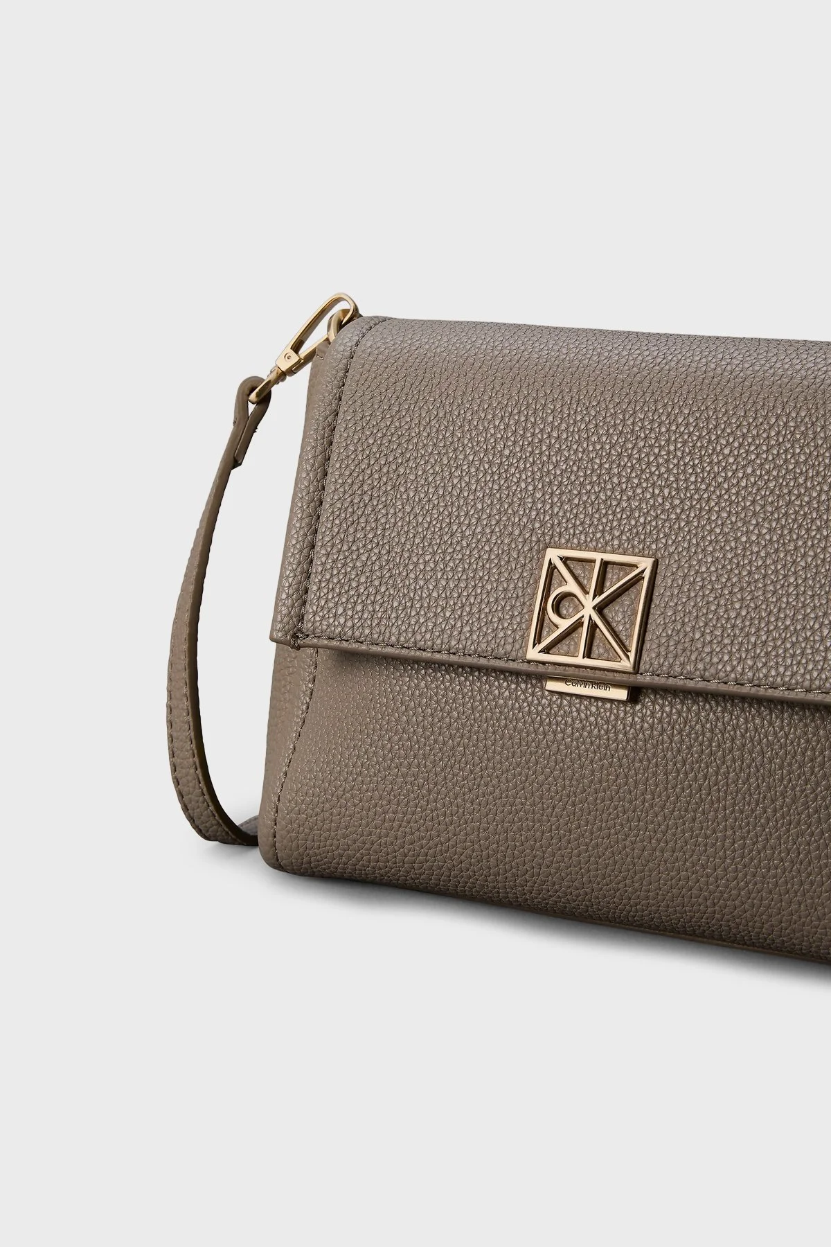 Calvin Klein Logolu Çıkarılabilir Askılı LV04F3511GVFU Kadın Çanta LV04F3511G VFU TOPRAK - 4