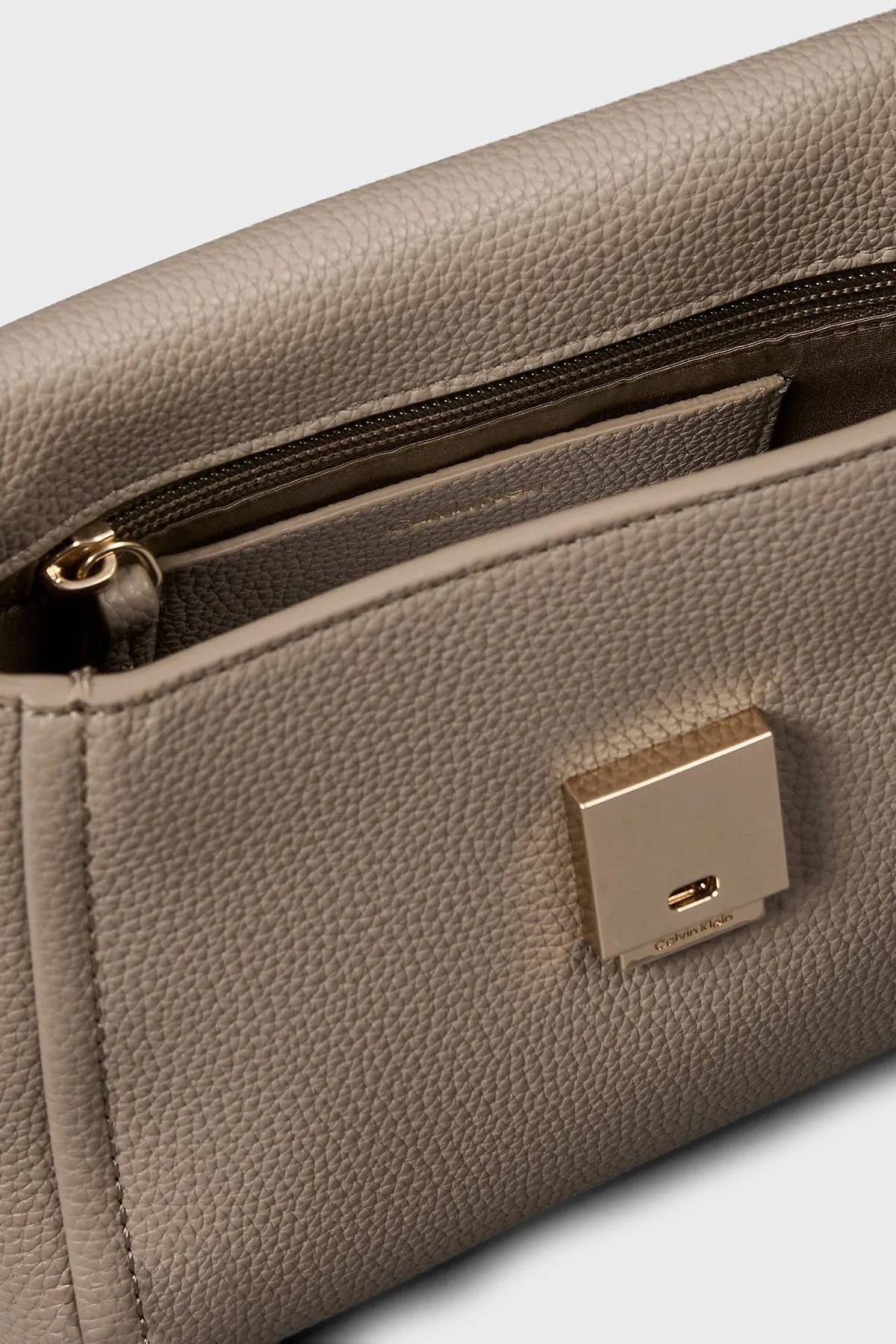 Calvin Klein Logolu Çıkarılabilir Askılı LV04F3511GVFU Kadın Çanta LV04F3511G VFU TOPRAK - 5