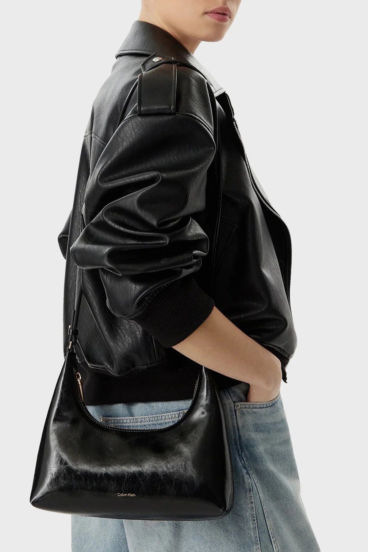 Calvin Klein Logolu Çıkarılabilir Askılı LV04F3737GUB1 Kadın Çanta LV04F3737G UB1 SİYAH - 2