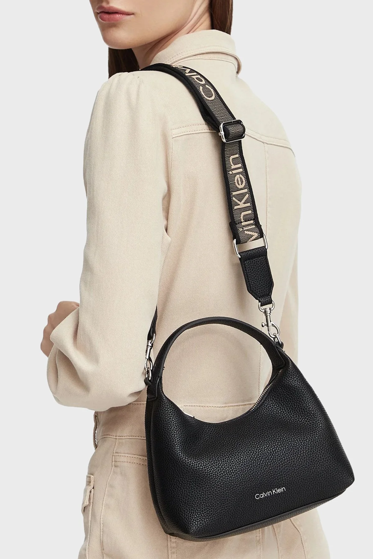 Calvin Klein Logolu Çıkarılabilir Askılı LV04F3892GUB1 Kadın Çanta LV04F3892G UB1 Siyah - 2