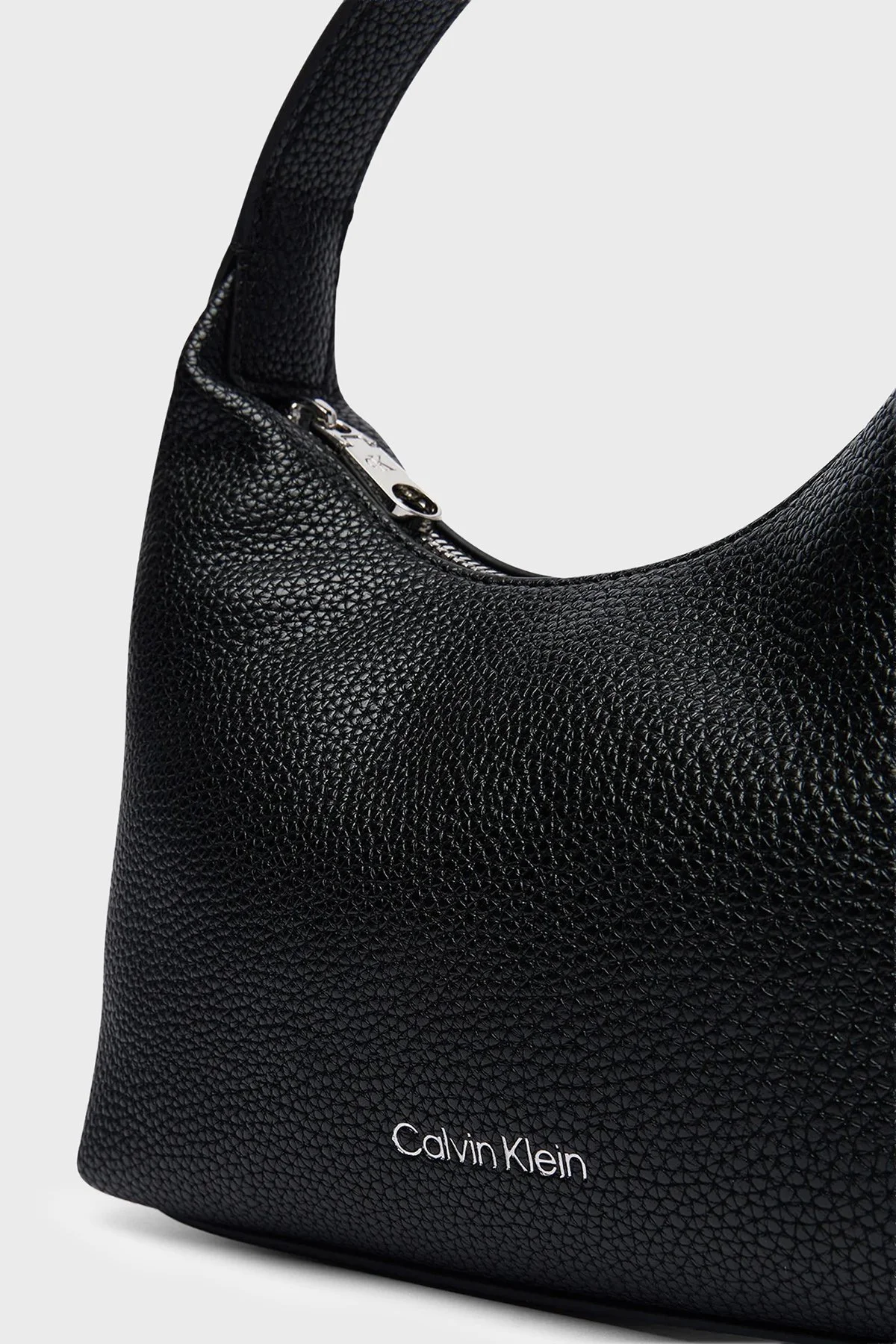 Calvin Klein Logolu Çıkarılabilir Askılı LV04F3892GUB1 Kadın Çanta LV04F3892G UB1 Siyah - 6
