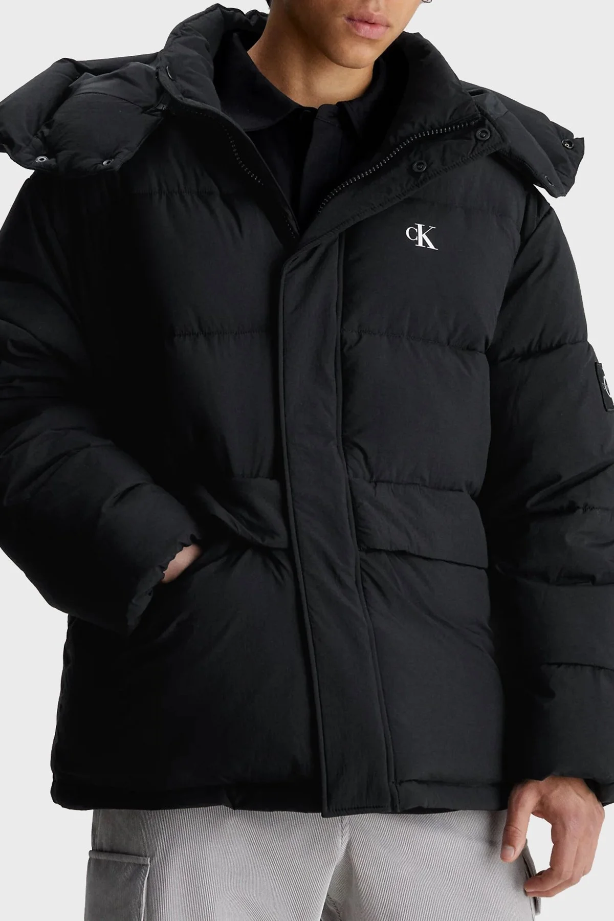 Calvin Klein Logolu Çıkarılabilir Kapüşonlu Regular Fit J30J323709BEH Erkek Mont J30J323709 BEH SİYAH - 1