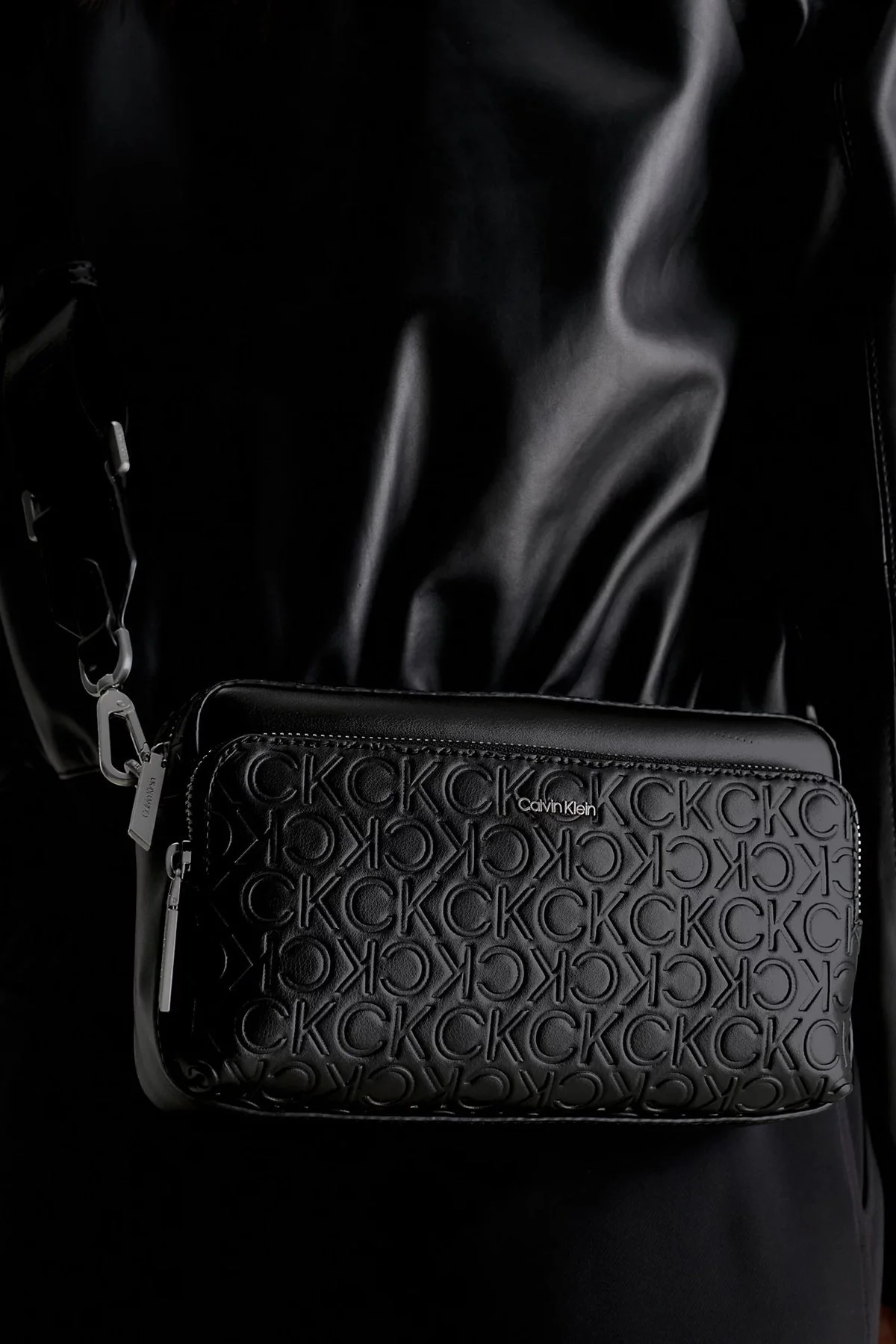 Calvin Klein Logolu Çıkarılabilir Uzatma Askılı K60K611008BAX Bayan Çanta K60K611008 BAX SİYAH - 3