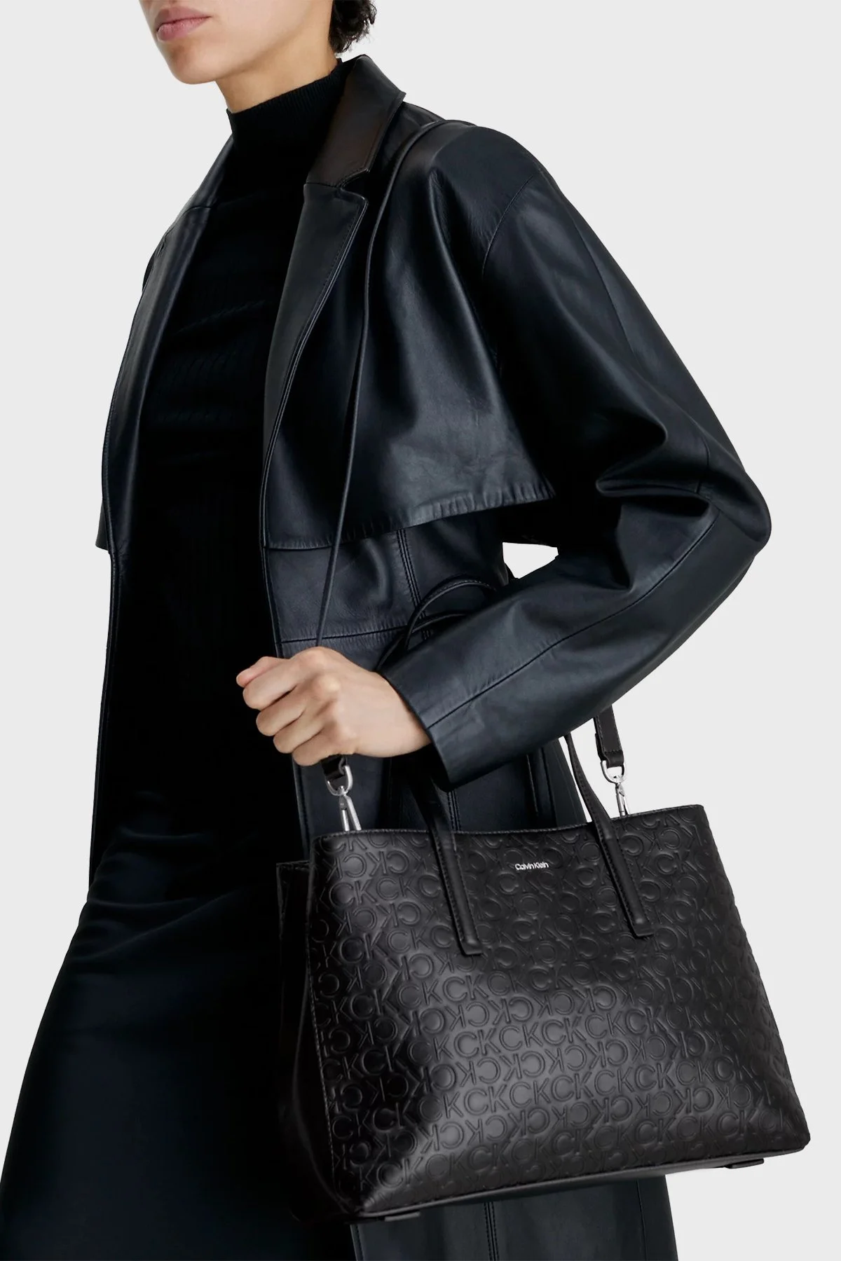 Calvin Klein Logolu Çıkarılabilir ve Ayarlanabilir Omuz Askılı K60K611276BAX Bayan Çanta K60K611276 BAX SİYAH - 4