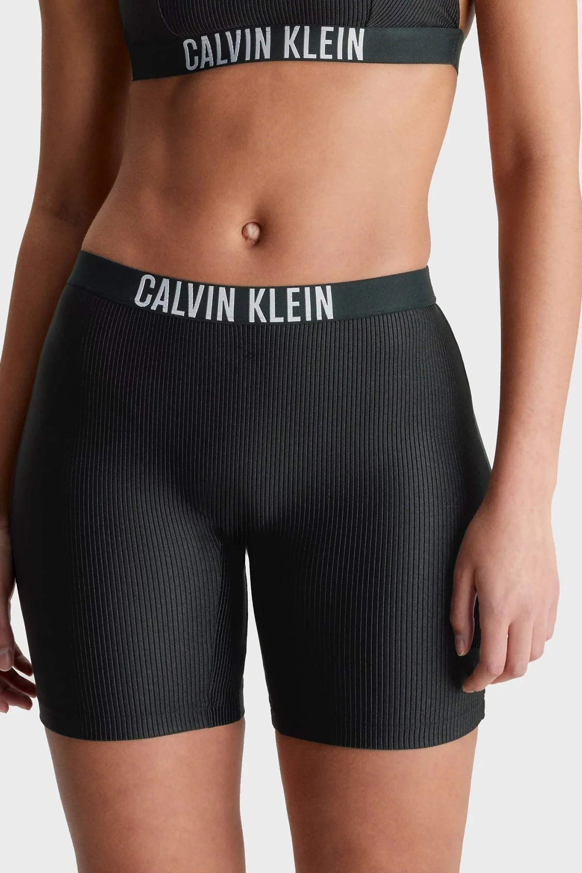 Calvin Klein Logolu Dar Kesim Yüzme KW0KW02021BEH Bayan Short KW0KW02021 BEH SİYAH - 1