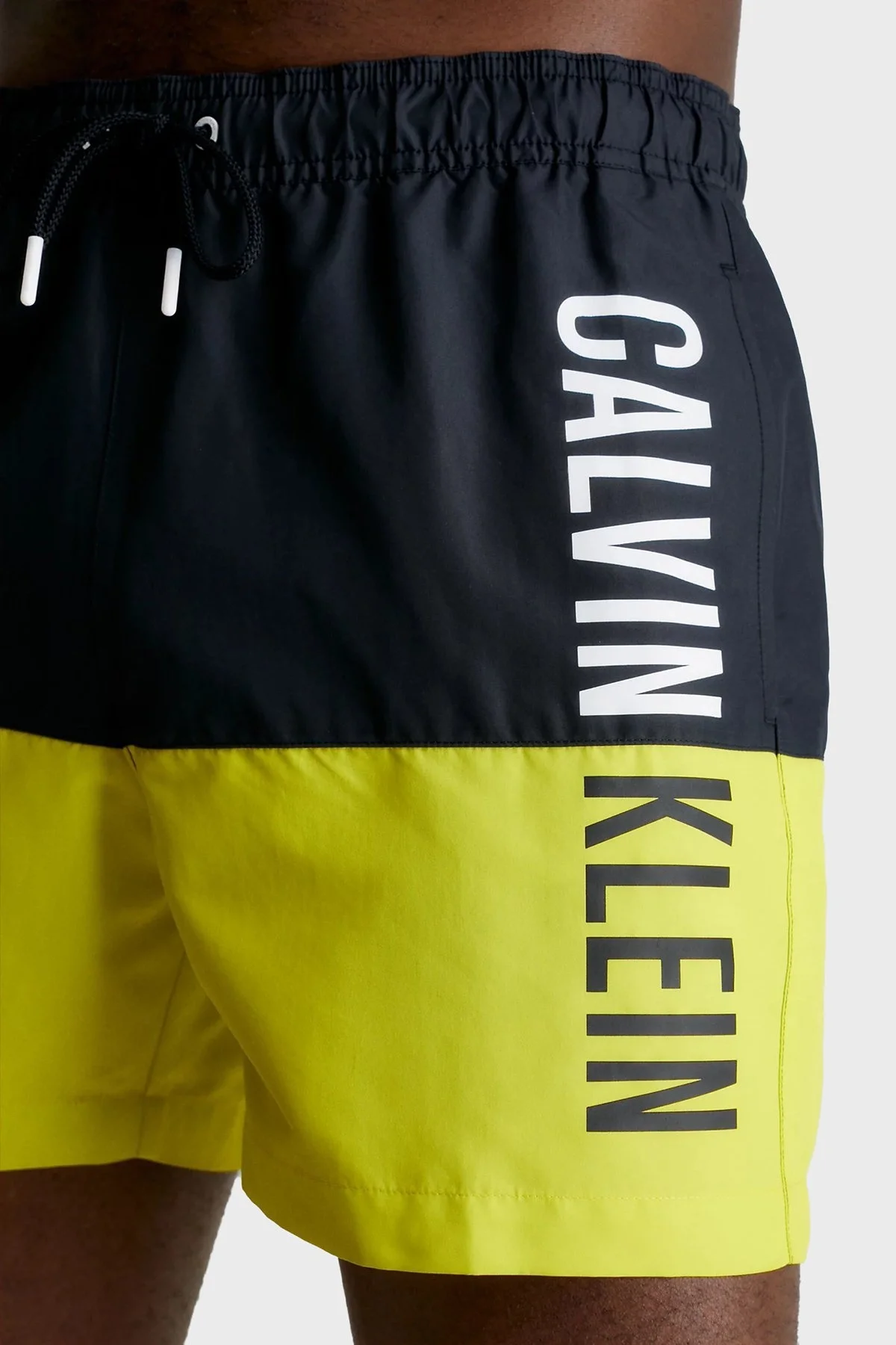 Calvin Klein Logolu Deniz Şortu Belden Bağlamalı Cepli KM0KM00796LRF Erkek Mayo Short KM0KM00796 LRF SİYAH-SARI - 3