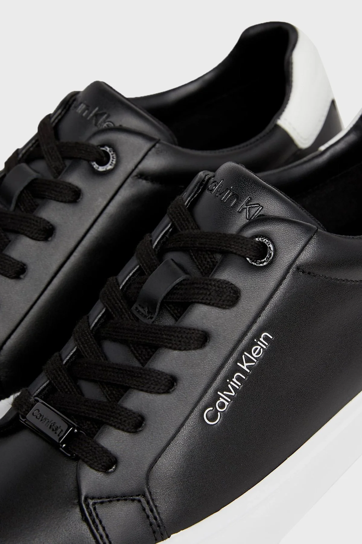 Calvin Klein Logolu Deri Sneaker HW0HW020370GN Bayan Ayakkabı HW0HW02037 0GN SİYAH-BEYAZ - 10