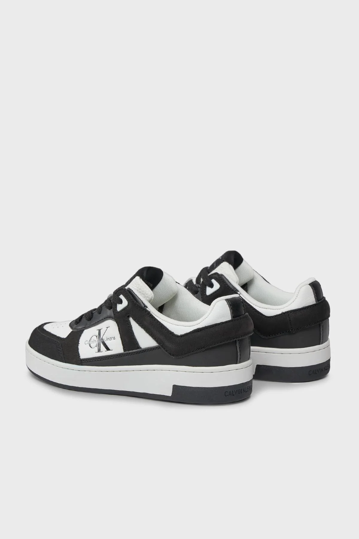 Calvin Klein Logolu Deri Sneaker YW0YW013010GM Bayan Ayakkabı YW0YW01301 0GM SİYAH-BEYAZ - 4