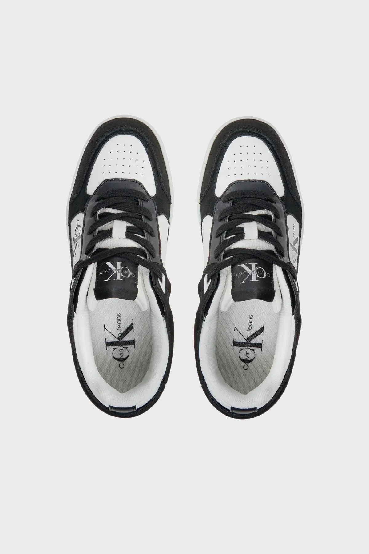 Calvin Klein Logolu Deri Sneaker YW0YW013010GM Bayan Ayakkabı YW0YW01301 0GM SİYAH-BEYAZ - 6