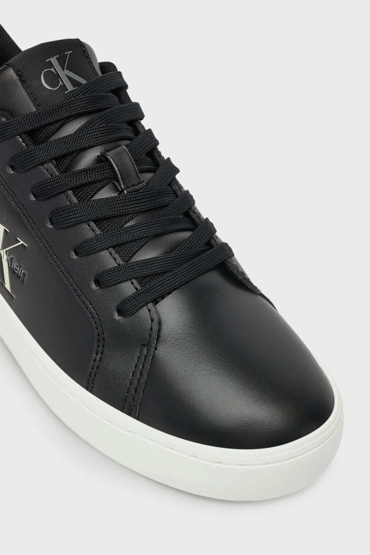 Calvin Klein Logolu Deri Sneaker YW0YW019020GM Bayan Ayakkabı YW0YW01902 0GM SİYAH-BEYAZ - 6