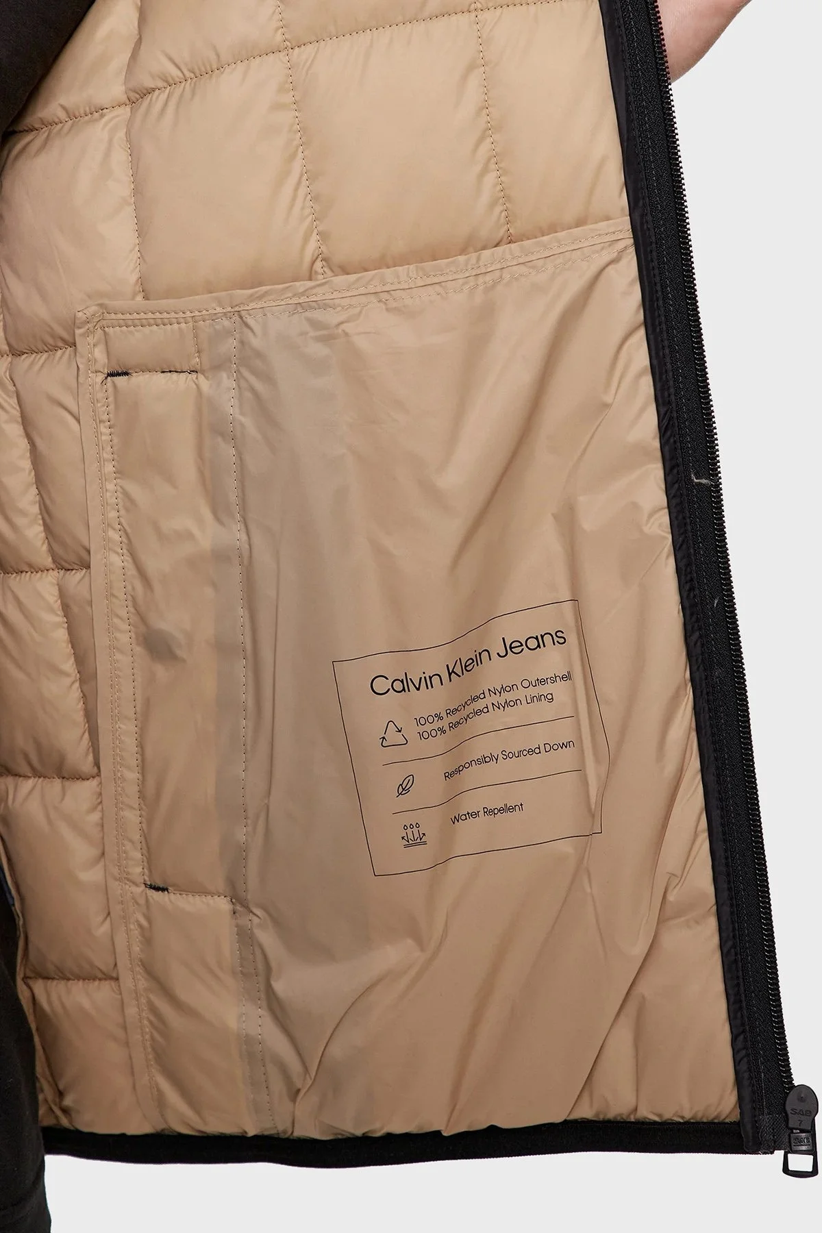 Calvin Klein Logolu Dik Yaka Su İtici Kapitone J30J324981BEH Erkek Mont J30J324981 BEH SİYAH - 4