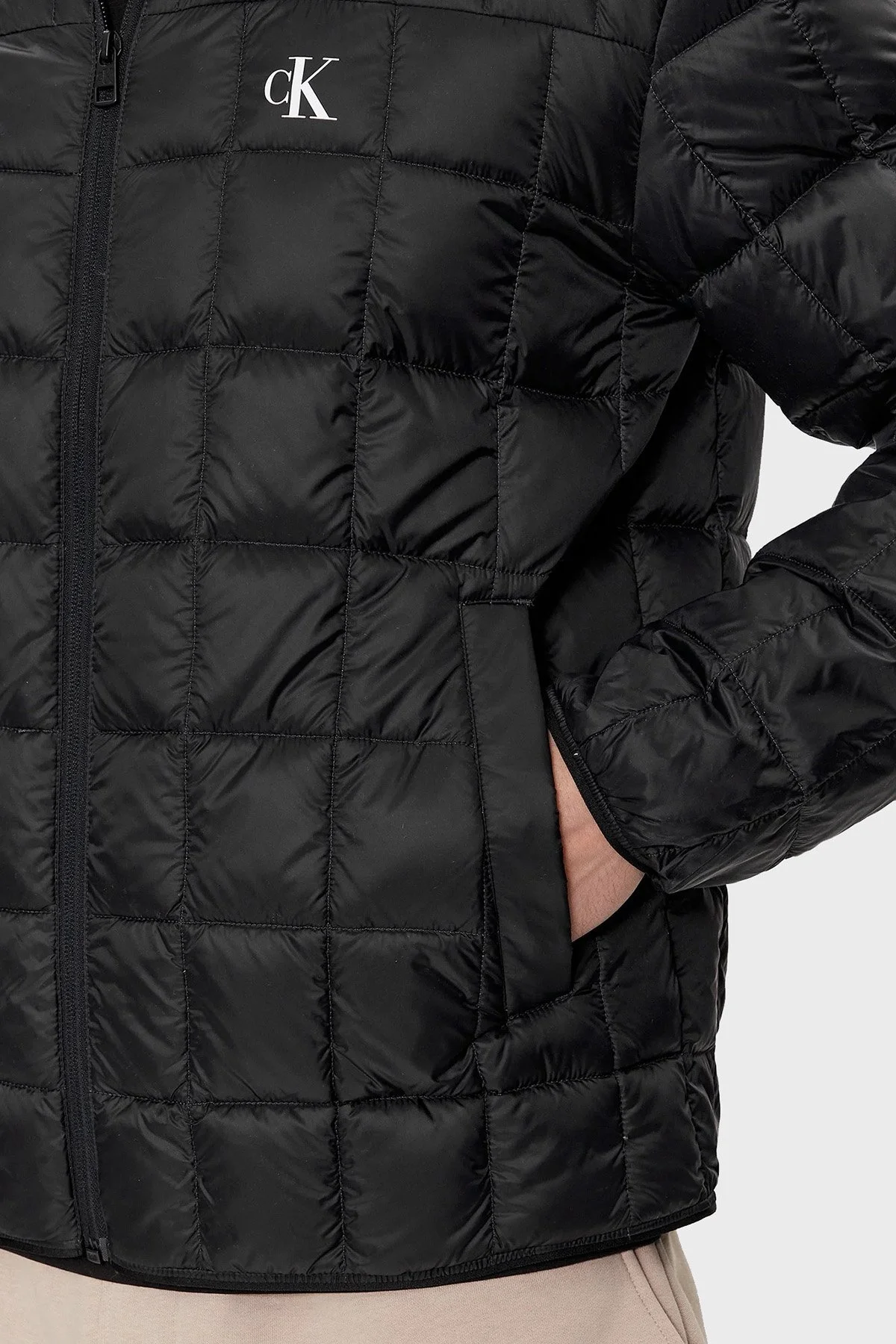 Calvin Klein Logolu Dik Yaka Su İtici Kapitone J30J324981BEH Erkek Mont J30J324981 BEH SİYAH - 6