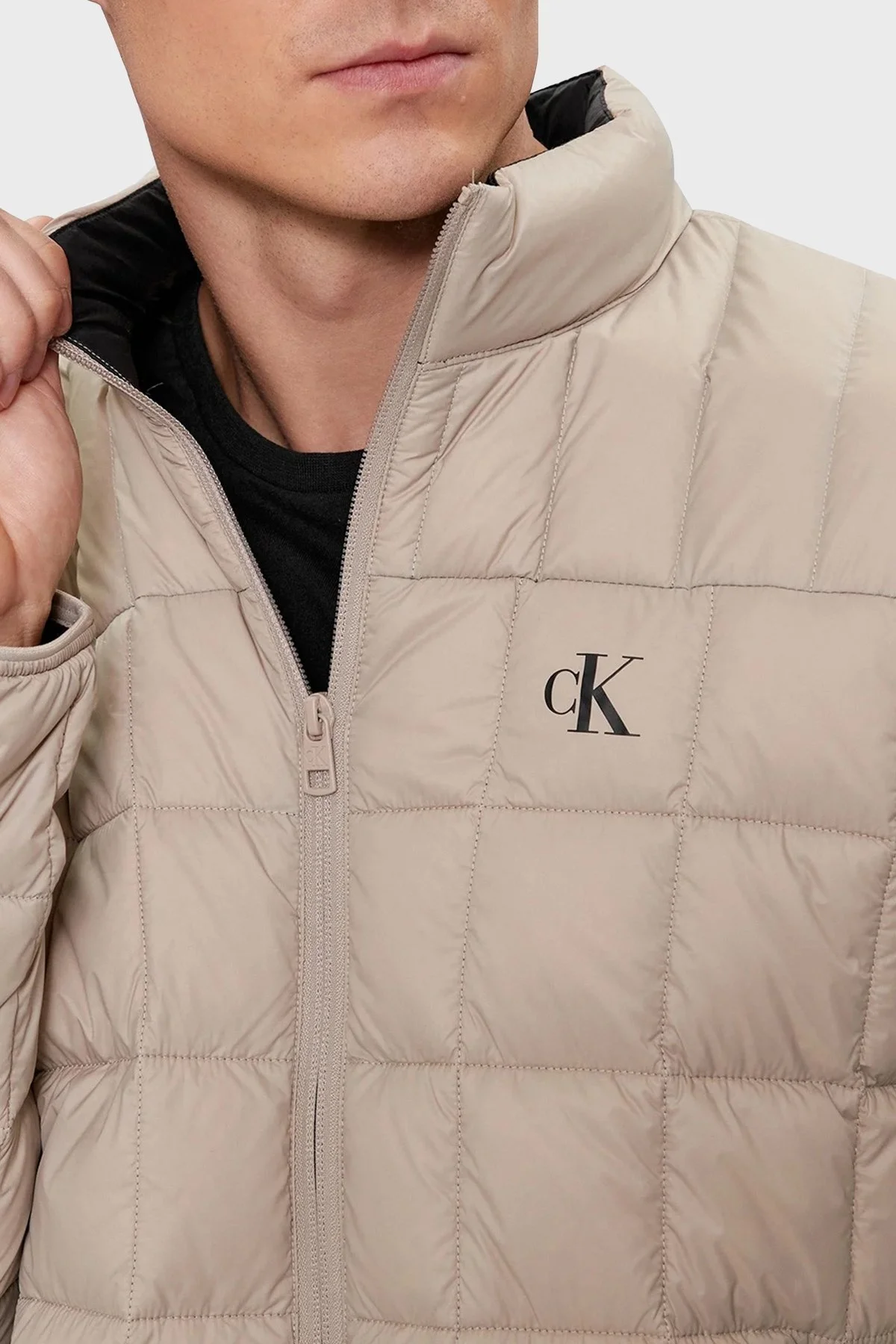 Calvin Klein Logolu Dik Yaka Su İtici Kapitone J30J324981PED Erkek Mont J30J324981 PED BEJ - 4