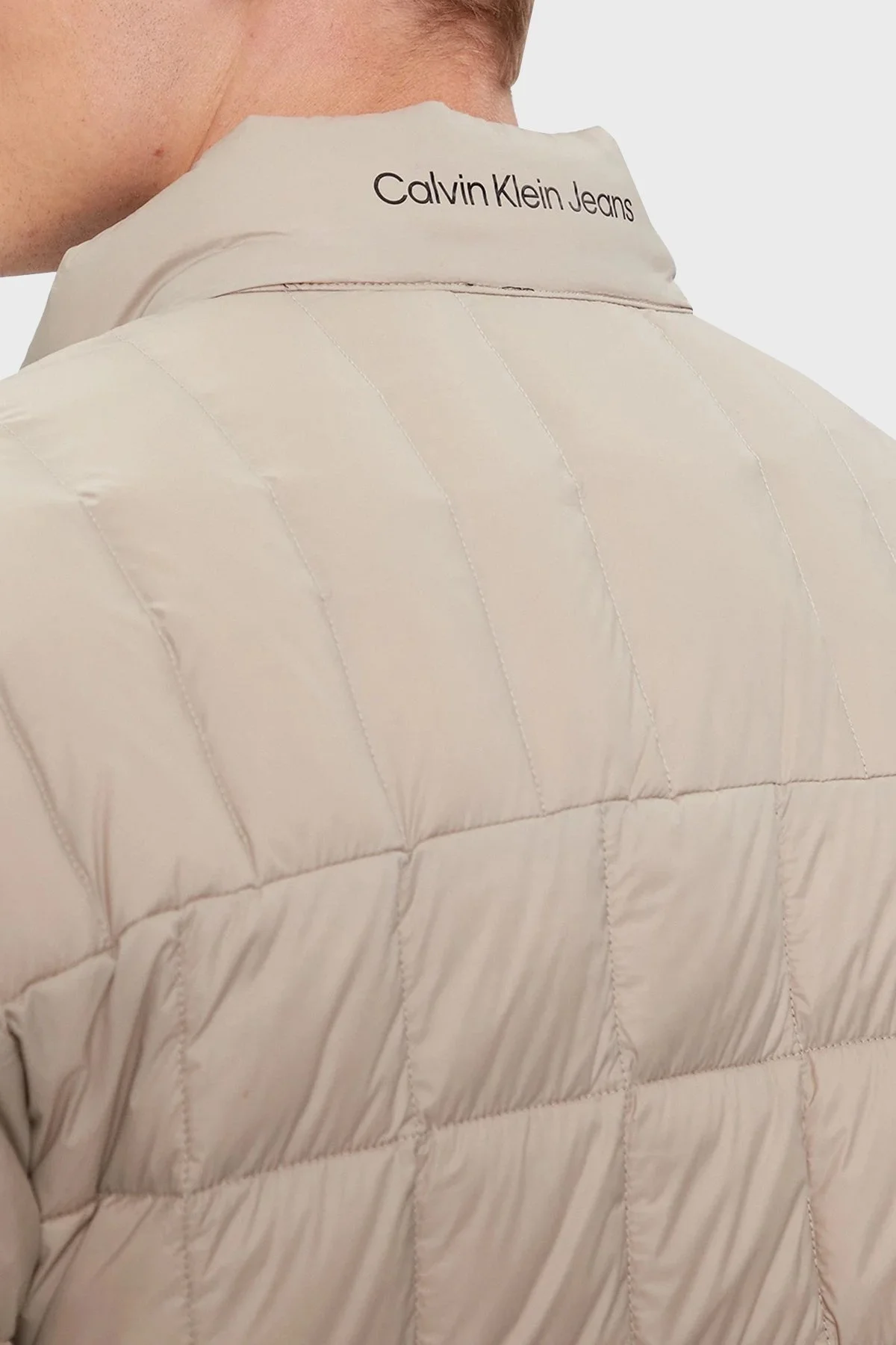 Calvin Klein Logolu Dik Yaka Su İtici Kapitone J30J324981PED Erkek Mont J30J324981 PED BEJ - 5