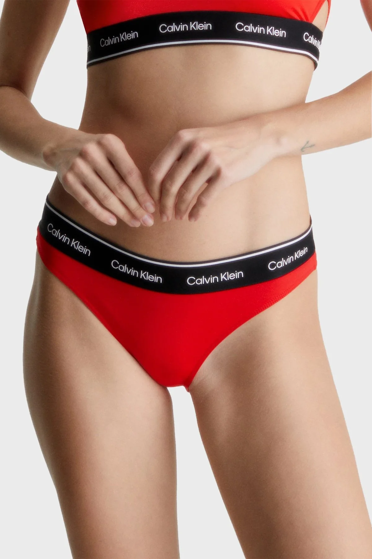 Calvin Klein Logolu Elastik Bel Bantlı KW0KW02428XNE Bayan Bikini Altı KW0KW02428 XNE KIRMIZI - 1