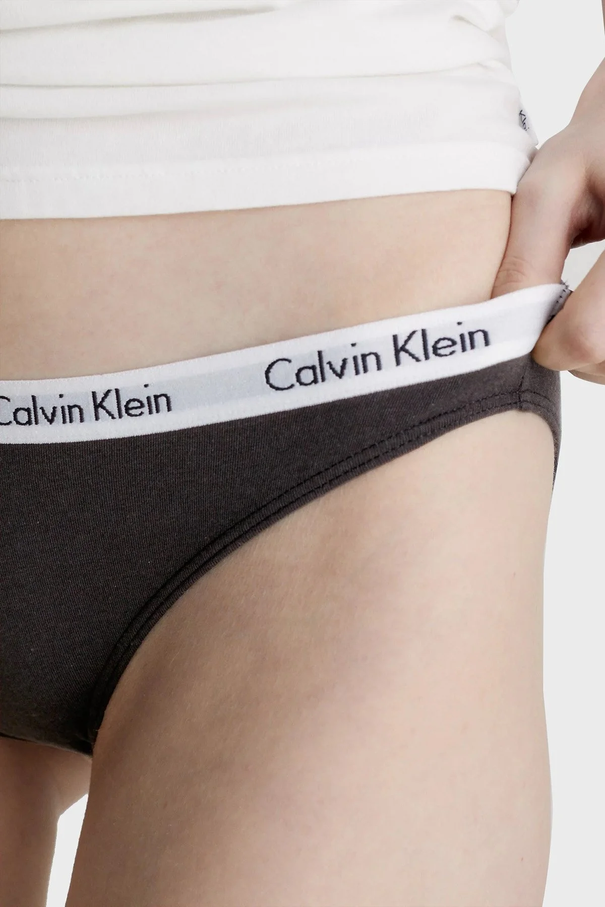Calvin Klein Logolu Elastik Bel Bantlı Pamuklu 3 Pack 000QD3588EWZB Bayan Külot 000QD3588E WZB Siyah-Beyaz-Siyah - 9