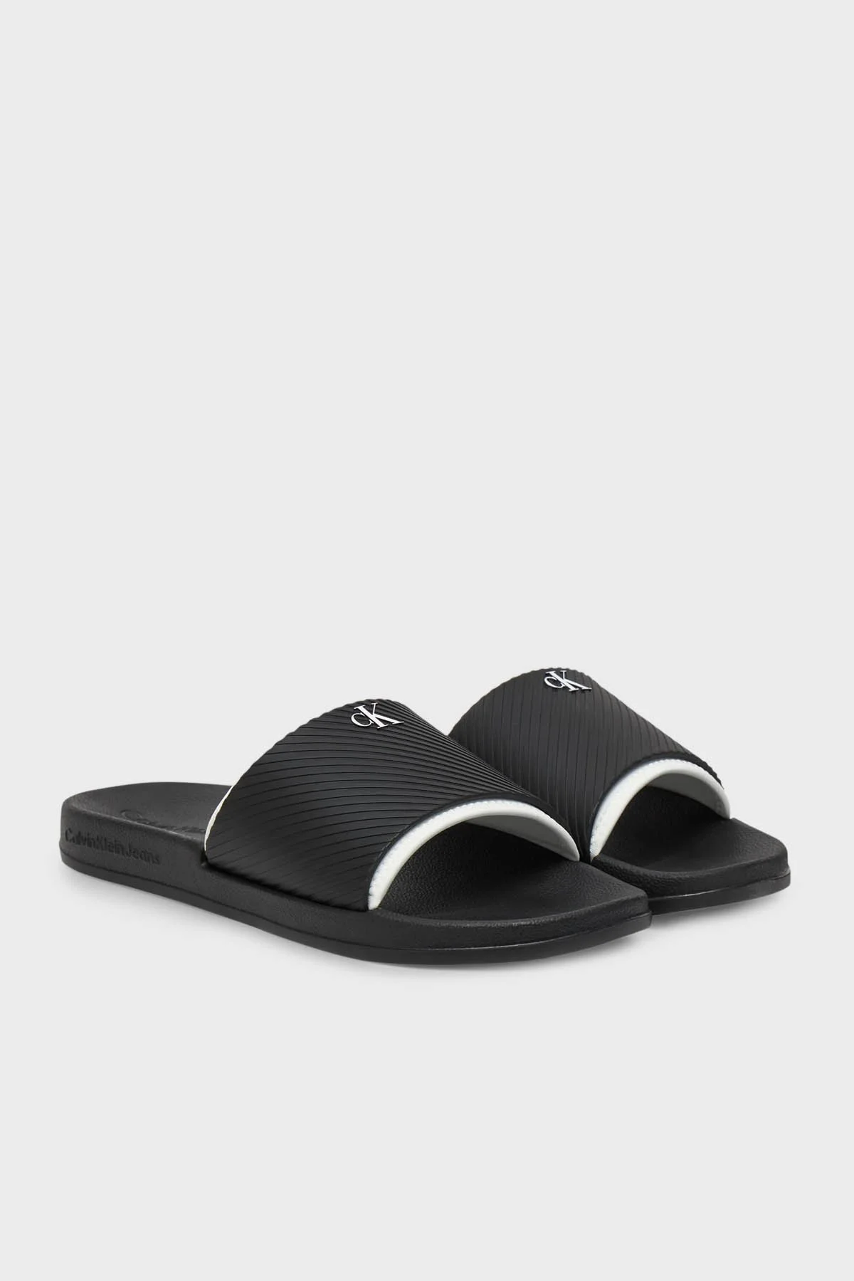Calvin Klein Logolu Erkek Terlik YM0YM01234 0GM SİYAH-BEYAZ - 8