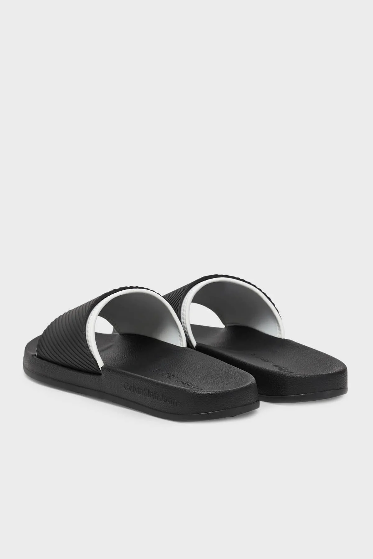 Calvin Klein Logolu Erkek Terlik YM0YM01234 0GM SİYAH-BEYAZ - 10
