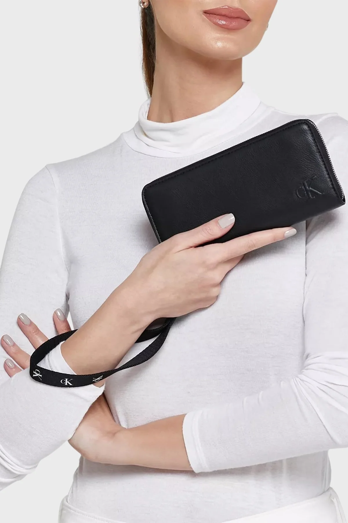 Calvin Klein Logolu Fermuarlı Askılı Bayan Cüzdan K60K610340 BDS SİYAH - 2