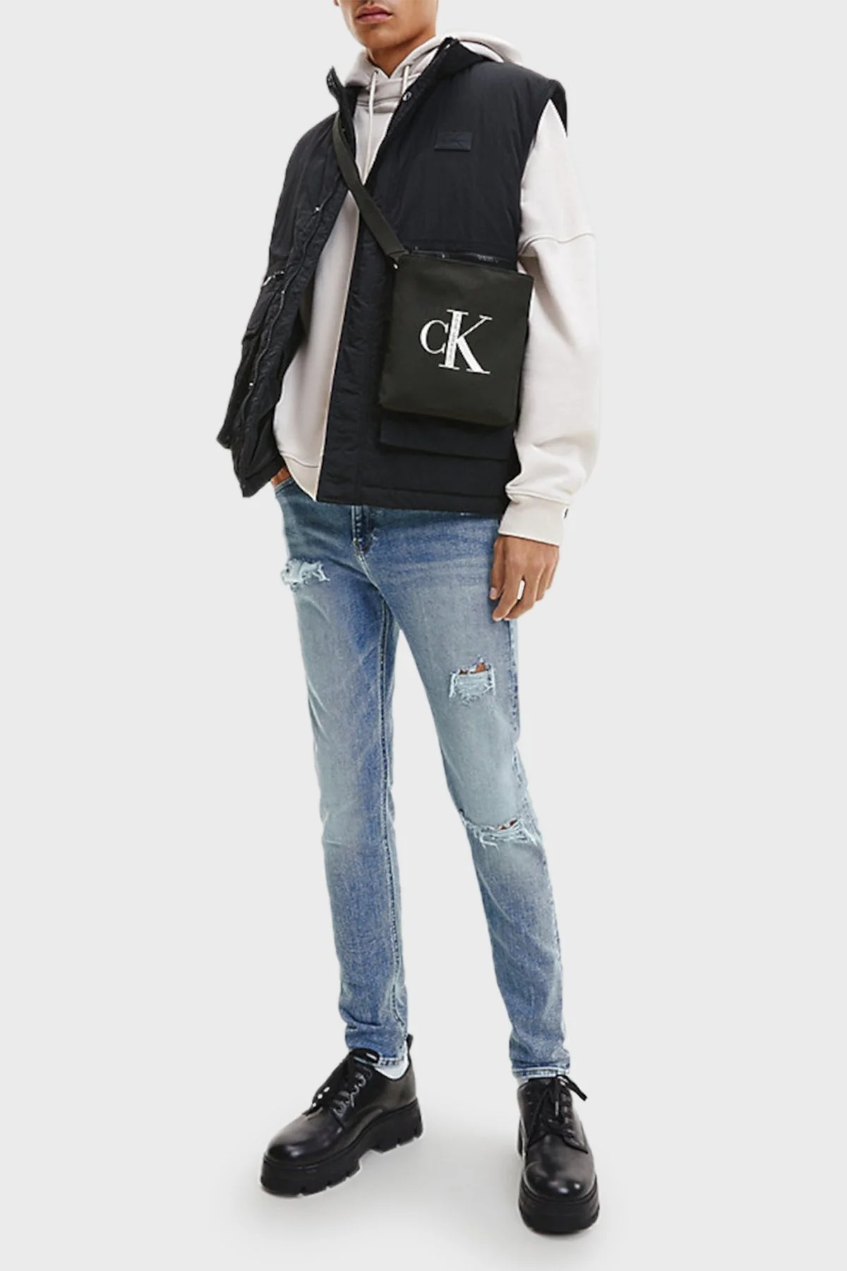 Calvin Klein Logolu Fermuarlı Ayarlanabilir Askılı Erkek Çanta K50K509829 BDS SİYAH - 2