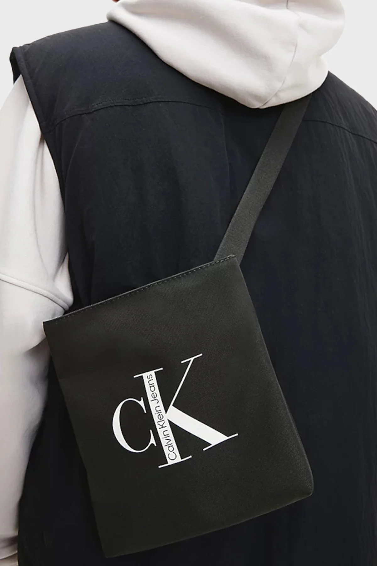 Calvin Klein Logolu Fermuarlı Ayarlanabilir Askılı Erkek Çanta K50K509829 BDS SİYAH - 3