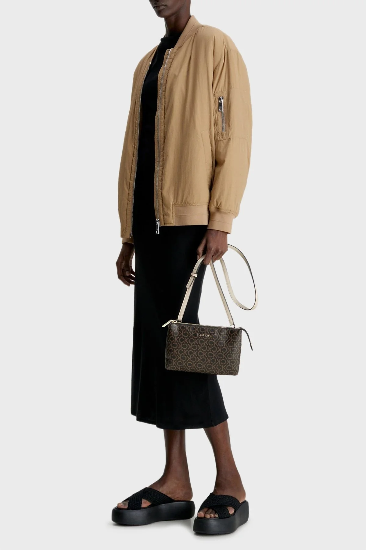 Calvin Klein Logolu Fermuarlı Ayarlanabilir Omuz Askılı Bayan Çanta K60K609417 0HD KAHVE - 2