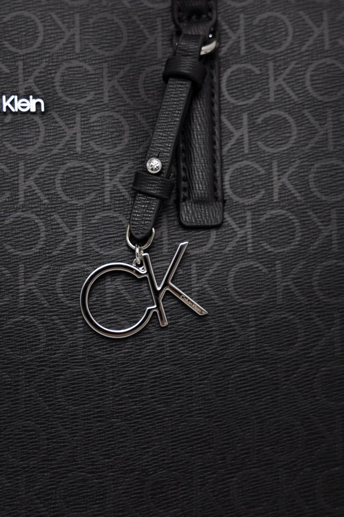 Calvin Klein Logolu Fermuarlı Bayan Çanta K60K609876 0GJ SİYAH - 3