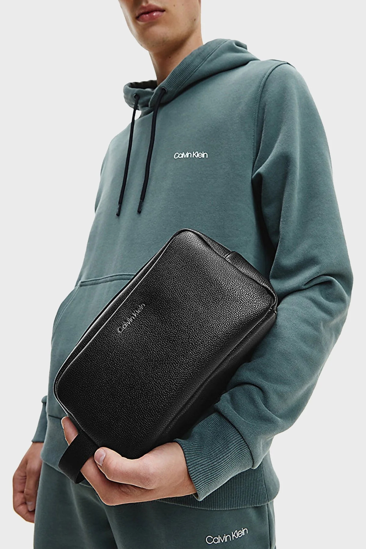 Calvin Klein Logolu Fermuarlı K50K507347BAX Erkek Çanta K50K507347 BAX SİYAH - 2